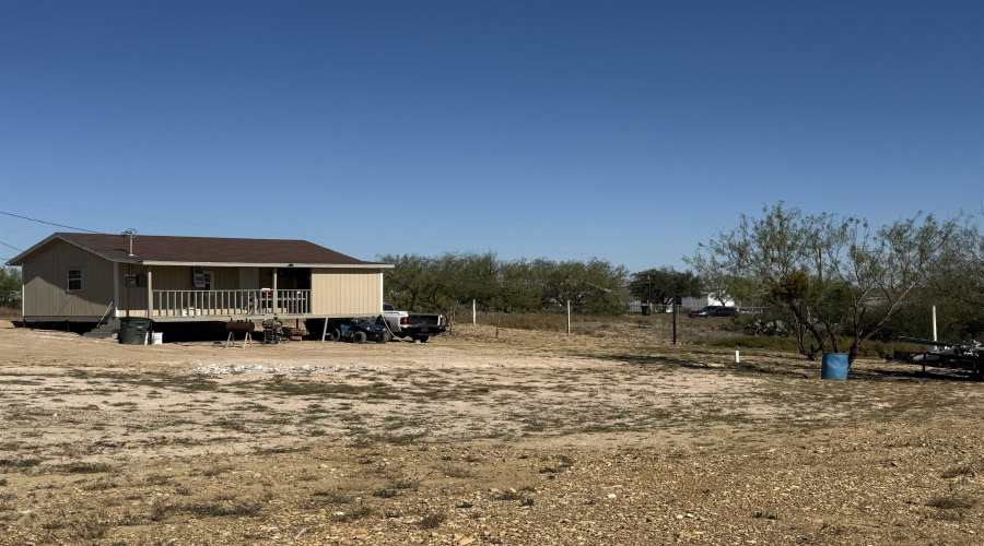 301 Water St, Zapata, Texas 78076, 1 Bedroom Bedrooms, 2 Rooms Rooms,1 BathroomBathrooms,Residential,For Sale,301 Water St,20260485