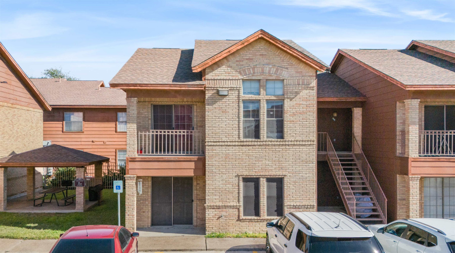 1752 Tiara Trl, Laredo, Texas 78045, 2 Bedrooms Bedrooms, 5 Rooms Rooms,2 BathroomsBathrooms,Residential,For Sale,1752 Tiara Trl,20260487