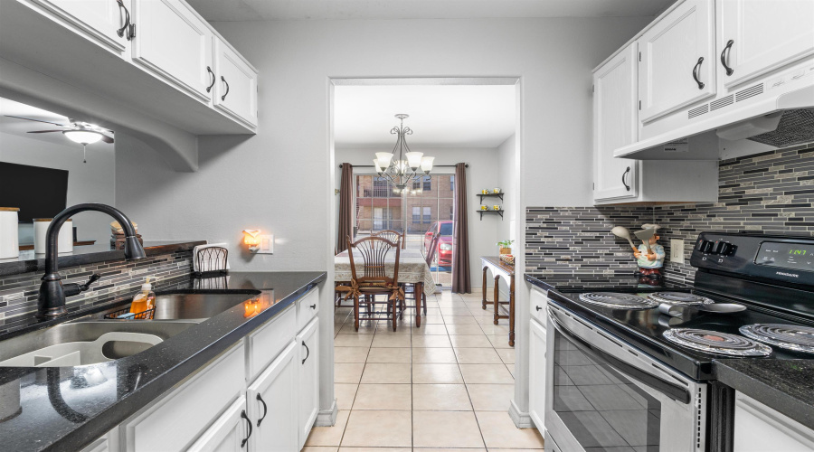 1752 Tiara Trl, Laredo, Texas 78045, 2 Bedrooms Bedrooms, 5 Rooms Rooms,2 BathroomsBathrooms,Residential,For Sale,1752 Tiara Trl,20260487