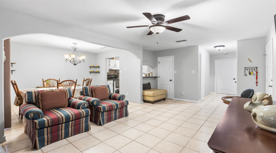 1752 Tiara Trl, Laredo, Texas 78045, 2 Bedrooms Bedrooms, 5 Rooms Rooms,2 BathroomsBathrooms,Residential,For Sale,1752 Tiara Trl,20260487