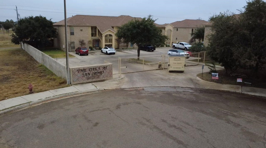 9903 Crystal Ct, Laredo, Texas 78045, 2 Bedrooms Bedrooms, 4 Rooms Rooms,2 BathroomsBathrooms,Residential,For Sale,9903 Crystal Ct,20260489