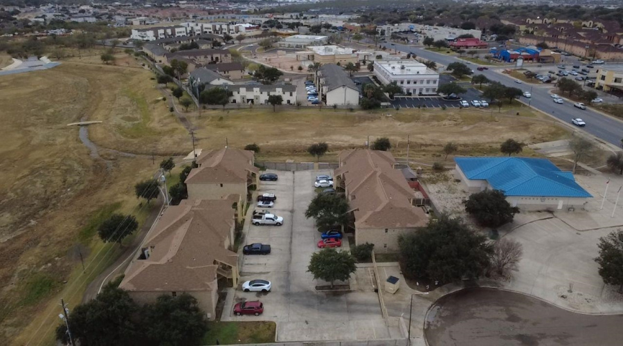 9903 Crystal Ct, Laredo, Texas 78045, 2 Bedrooms Bedrooms, 4 Rooms Rooms,2 BathroomsBathrooms,Residential,For Sale,9903 Crystal Ct,20260489