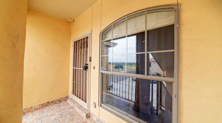 9903 Crystal Ct, Laredo, Texas 78045, 2 Bedrooms Bedrooms, 4 Rooms Rooms,2 BathroomsBathrooms,Residential,For Sale,9903 Crystal Ct,20260489