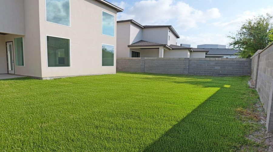 4013 Sun Valley Dr., Laredo, Texas 78045, 3 Bedrooms Bedrooms, 6 Rooms Rooms,2 BathroomsBathrooms,Residential,For Sale,4013 Sun Valley Dr.,20260491