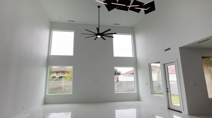 4013 Sun Valley Dr., Laredo, Texas 78045, 3 Bedrooms Bedrooms, 6 Rooms Rooms,2 BathroomsBathrooms,Residential,For Sale,4013 Sun Valley Dr.,20260491