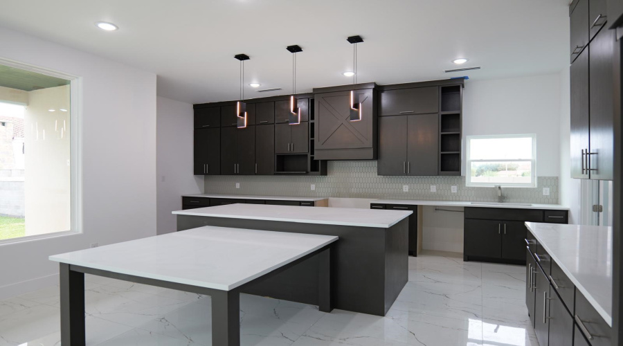 4013 Sun Valley Dr., Laredo, Texas 78045, 3 Bedrooms Bedrooms, 6 Rooms Rooms,2 BathroomsBathrooms,Residential,For Sale,4013 Sun Valley Dr.,20260491