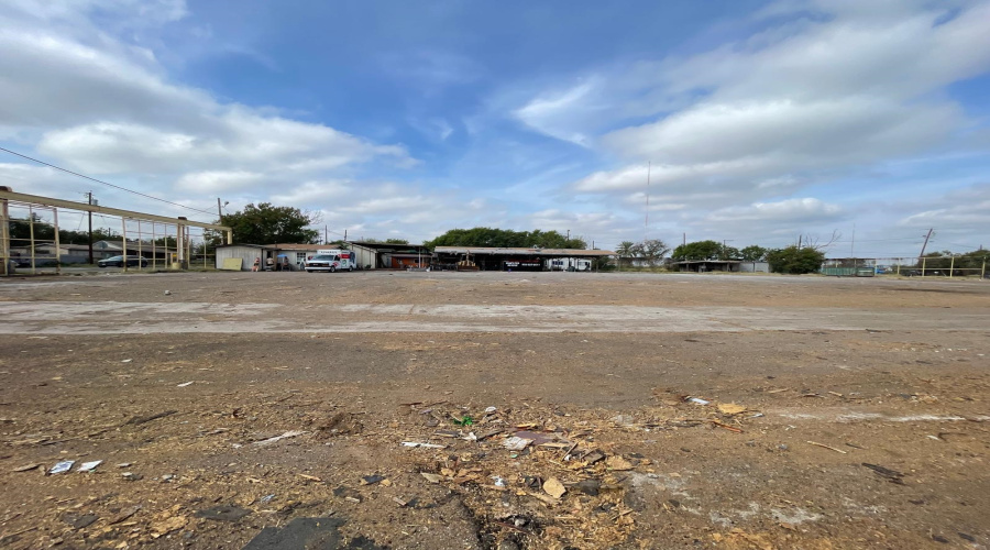 1902 Sanchez St, LAREDO, Texas 78041-1982, 1 Bedroom Bedrooms, 21 Rooms Rooms,2 BathroomsBathrooms,Commercial/industrial,For Sale,1902 Sanchez St,20260508