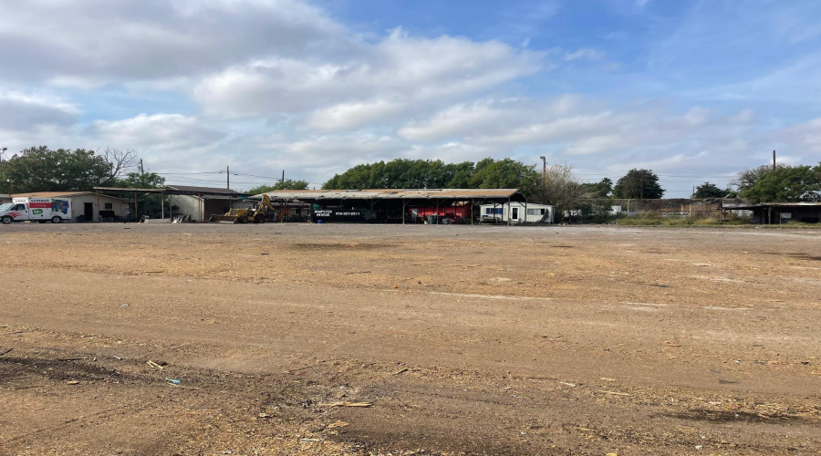 1902 Sanchez St, LAREDO, Texas 78041-1982, 1 Bedroom Bedrooms, 21 Rooms Rooms,2 BathroomsBathrooms,Commercial/industrial,For Sale,1902 Sanchez St,20260508