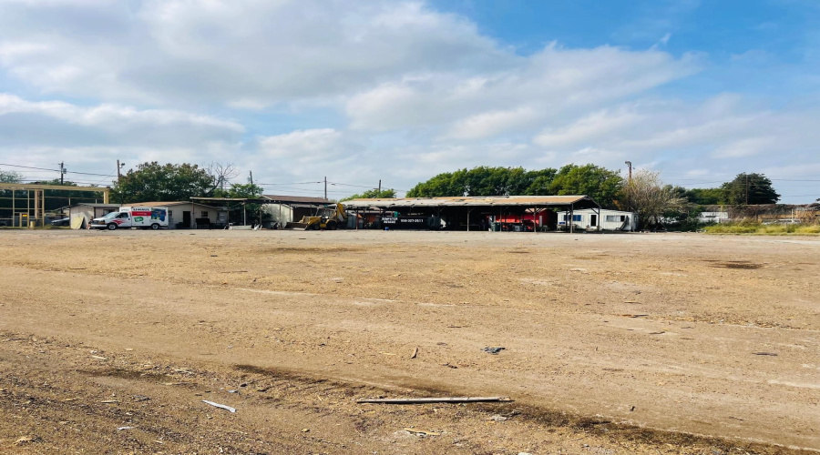 1902 Sanchez St, LAREDO, Texas 78041-1982, 1 Bedroom Bedrooms, 21 Rooms Rooms,2 BathroomsBathrooms,Commercial/industrial,For Sale,1902 Sanchez St,20260508