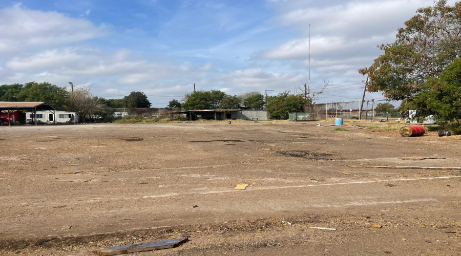 1902 Sanchez St, LAREDO, Texas 78041-1982, 1 Bedroom Bedrooms, 21 Rooms Rooms,2 BathroomsBathrooms,Commercial/industrial,For Sale,1902 Sanchez St,20260508