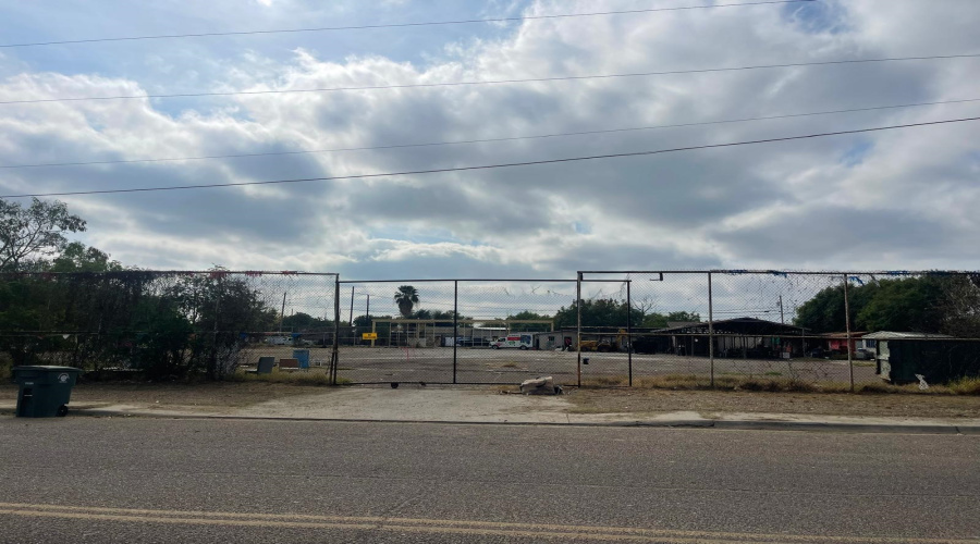 1902 Sanchez St, LAREDO, Texas 78041-1982, 1 Bedroom Bedrooms, 21 Rooms Rooms,2 BathroomsBathrooms,Commercial/industrial,For Sale,1902 Sanchez St,20260508