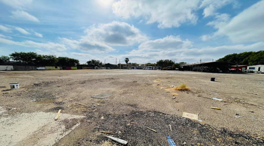 1902 Sanchez St, LAREDO, Texas 78041-1982, 1 Bedroom Bedrooms, 21 Rooms Rooms,2 BathroomsBathrooms,Commercial/industrial,For Sale,1902 Sanchez St,20260508