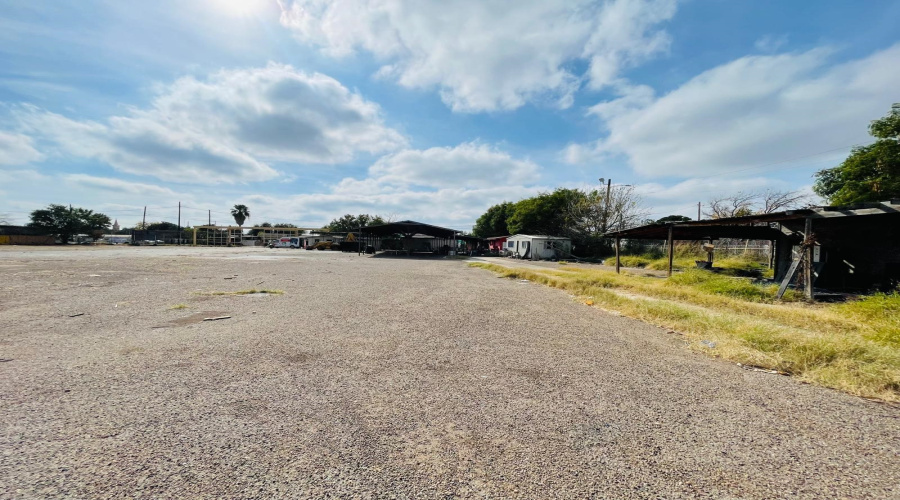 1902 Sanchez St, LAREDO, Texas 78041-1982, 1 Bedroom Bedrooms, 21 Rooms Rooms,2 BathroomsBathrooms,Commercial/industrial,For Sale,1902 Sanchez St,20260508