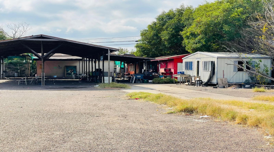 1902 Sanchez St, LAREDO, Texas 78041-1982, 1 Bedroom Bedrooms, 21 Rooms Rooms,2 BathroomsBathrooms,Commercial/industrial,For Sale,1902 Sanchez St,20260508