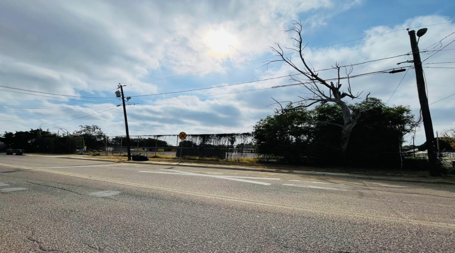 1902 Sanchez St, LAREDO, Texas 78041-1982, 1 Bedroom Bedrooms, 21 Rooms Rooms,2 BathroomsBathrooms,Commercial/industrial,For Sale,1902 Sanchez St,20260508