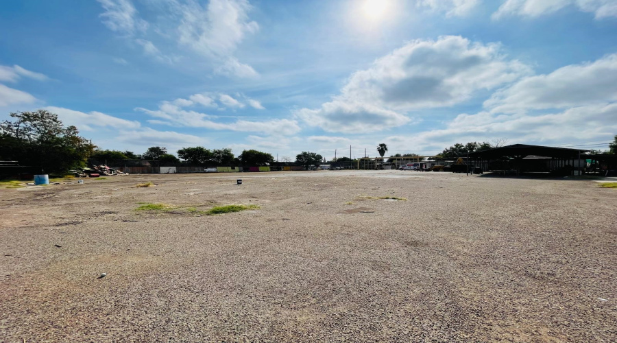 1902 Sanchez St, LAREDO, Texas 78041-1982, 1 Bedroom Bedrooms, 21 Rooms Rooms,2 BathroomsBathrooms,Commercial/industrial,For Sale,1902 Sanchez St,20260508