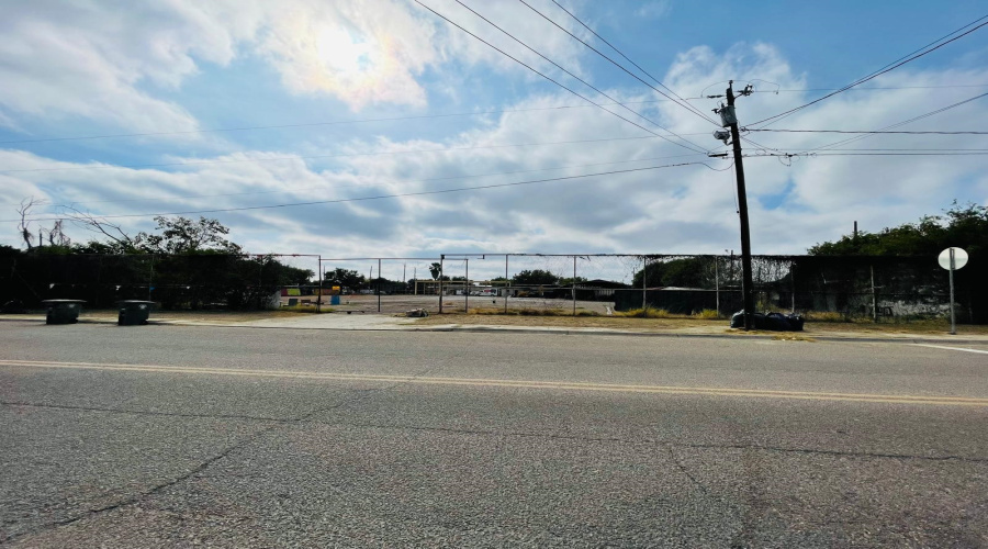 1902 Sanchez St, LAREDO, Texas 78041-1982, 1 Bedroom Bedrooms, 21 Rooms Rooms,2 BathroomsBathrooms,Commercial/industrial,For Sale,1902 Sanchez St,20260508