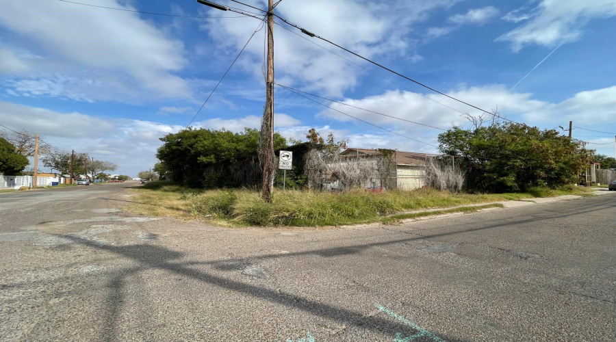 1902 Sanchez St, LAREDO, Texas 78041-1982, 1 Bedroom Bedrooms, 21 Rooms Rooms,2 BathroomsBathrooms,Commercial/industrial,For Sale,1902 Sanchez St,20260508