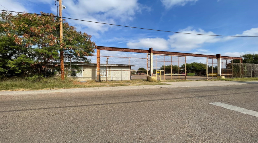 1902 Sanchez St, LAREDO, Texas 78041-1982, 1 Bedroom Bedrooms, 21 Rooms Rooms,2 BathroomsBathrooms,Commercial/industrial,For Sale,1902 Sanchez St,20260508