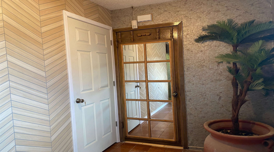 1019 San Bernardo Ave, LAREDO, Texas 78040, 1 Bedroom Bedrooms, 2 Rooms Rooms,1 BathroomBathrooms,Residential,For Rent,1019 San Bernardo Ave,20260495