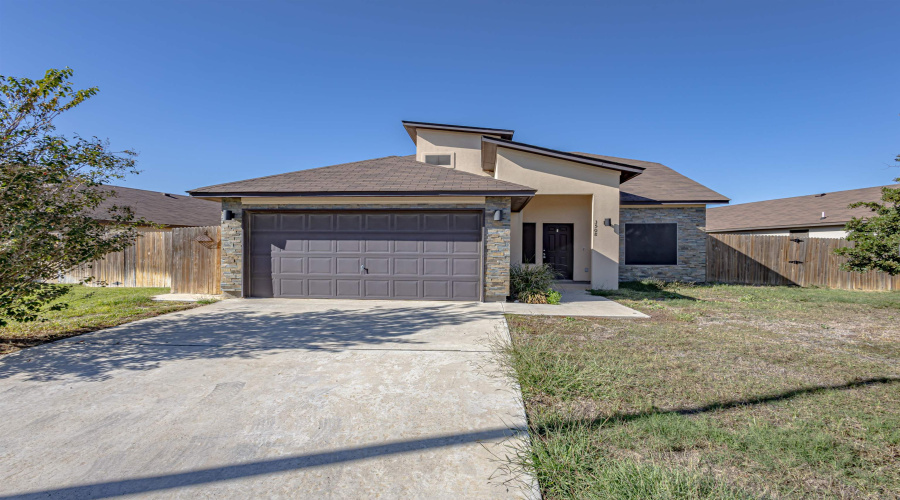 3508 Eduardo E Hayes Rd., LAREDO, Texas 78046, 3 Bedrooms Bedrooms, 7 Rooms Rooms,2 BathroomsBathrooms,Residential,For Rent,3508 Eduardo E Hayes Rd.,20260502