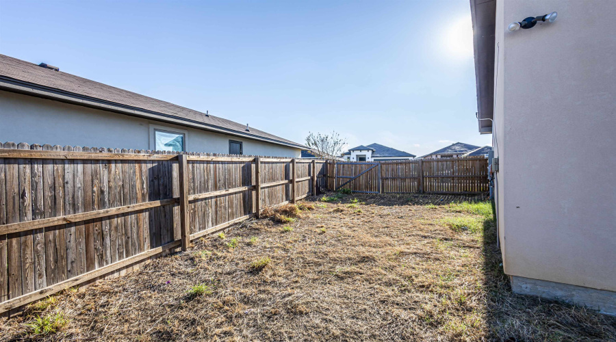 3508 Eduardo E Hayes Rd., LAREDO, Texas 78046, 3 Bedrooms Bedrooms, 7 Rooms Rooms,2 BathroomsBathrooms,Residential,For Rent,3508 Eduardo E Hayes Rd.,20260502