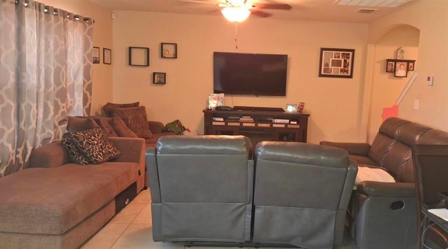 1618 Ann Harbor St, Laredo, Texas 78045, 3 Bedrooms Bedrooms, 6 Rooms Rooms,2 BathroomsBathrooms,Residential,For Sale,1618 Ann Harbor St,20260504