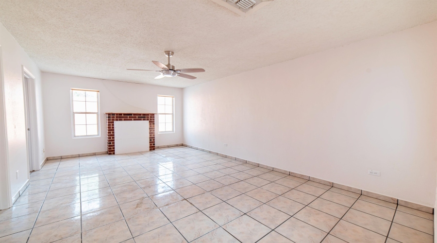 304 Rancho Viejo Dr, Laredo, Texas 78045, 4 Bedrooms Bedrooms, 6 Rooms Rooms,2 BathroomsBathrooms,Residential,For Sale,304 Rancho Viejo Dr,20260506