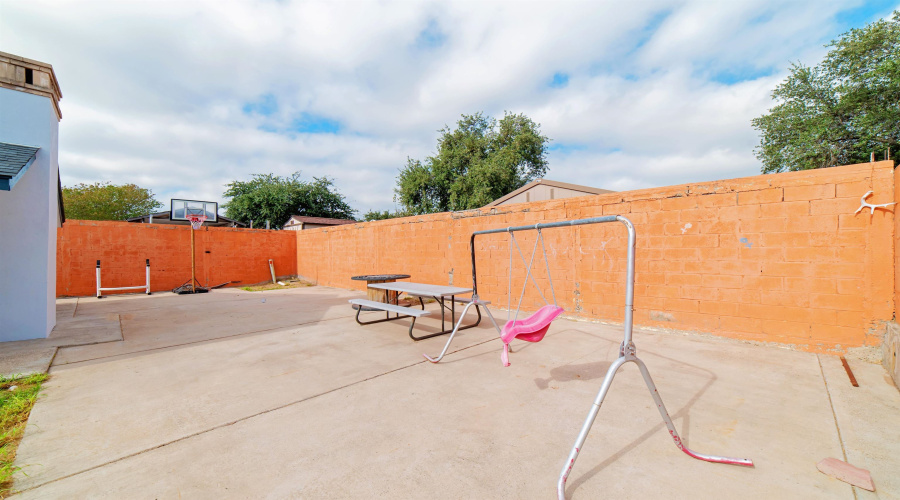 304 Rancho Viejo Dr, Laredo, Texas 78045, 4 Bedrooms Bedrooms, 6 Rooms Rooms,2 BathroomsBathrooms,Residential,For Sale,304 Rancho Viejo Dr,20260506