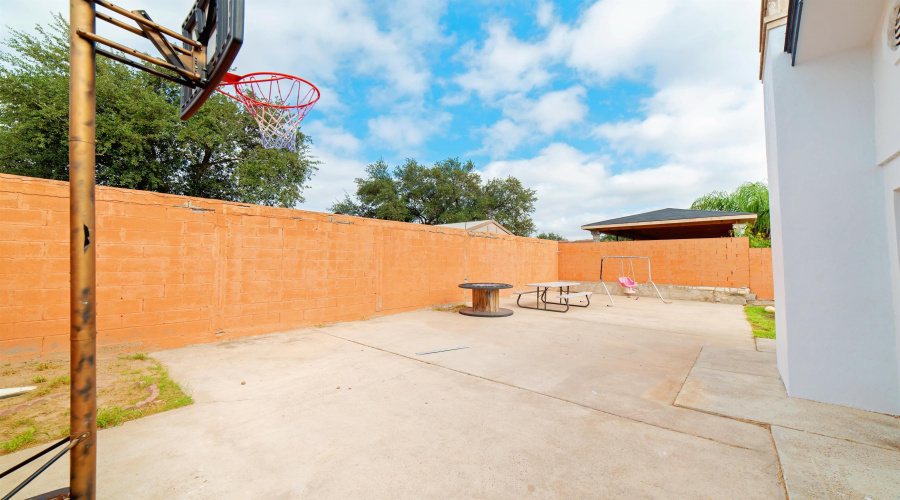 304 Rancho Viejo Dr, Laredo, Texas 78045, 4 Bedrooms Bedrooms, 6 Rooms Rooms,2 BathroomsBathrooms,Residential,For Sale,304 Rancho Viejo Dr,20260506