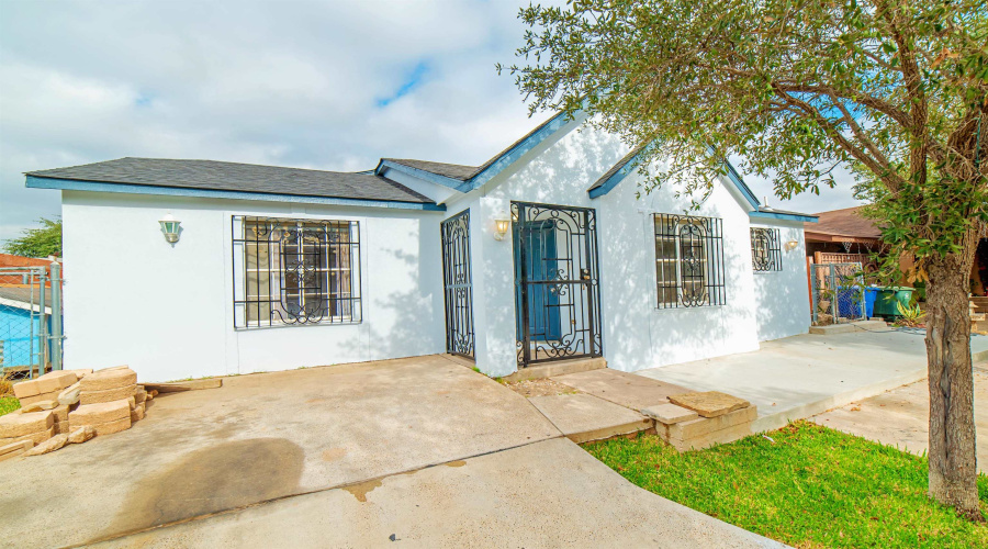 304 Rancho Viejo Dr, Laredo, Texas 78045, 4 Bedrooms Bedrooms, 6 Rooms Rooms,2 BathroomsBathrooms,Residential,For Sale,304 Rancho Viejo Dr,20260506