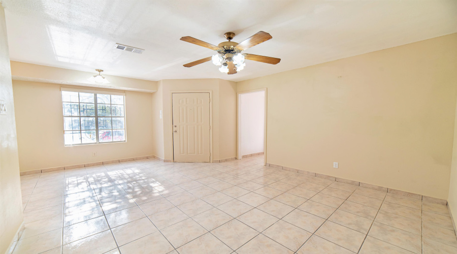 304 Rancho Viejo Dr, Laredo, Texas 78045, 4 Bedrooms Bedrooms, 6 Rooms Rooms,2 BathroomsBathrooms,Residential,For Sale,304 Rancho Viejo Dr,20260506