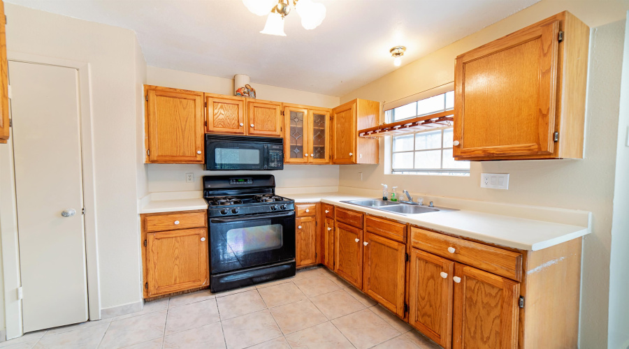 304 Rancho Viejo Dr, Laredo, Texas 78045, 4 Bedrooms Bedrooms, 6 Rooms Rooms,2 BathroomsBathrooms,Residential,For Sale,304 Rancho Viejo Dr,20260506