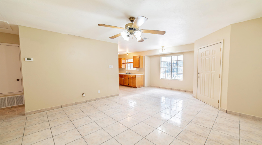 304 Rancho Viejo Dr, Laredo, Texas 78045, 4 Bedrooms Bedrooms, 6 Rooms Rooms,2 BathroomsBathrooms,Residential,For Sale,304 Rancho Viejo Dr,20260506