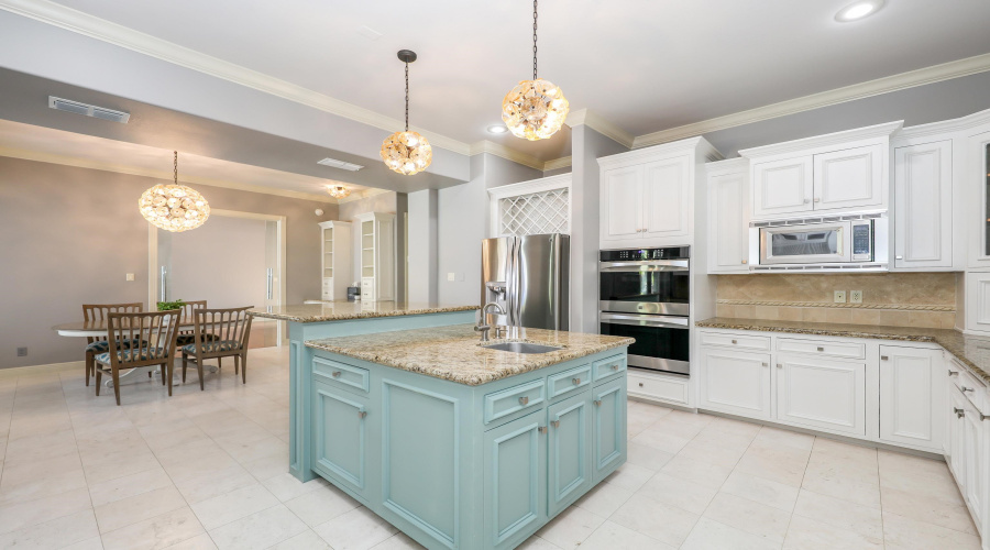 206 Elkington Lp, LAREDO, Texas 78045, 5 Bedrooms Bedrooms, 11 Rooms Rooms,5 BathroomsBathrooms,Residential,For Sale,206 Elkington Lp,20260507