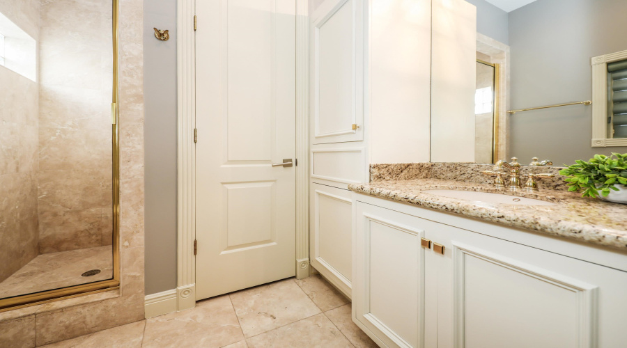 206 Elkington Lp, LAREDO, Texas 78045, 5 Bedrooms Bedrooms, 11 Rooms Rooms,5 BathroomsBathrooms,Residential,For Sale,206 Elkington Lp,20260507