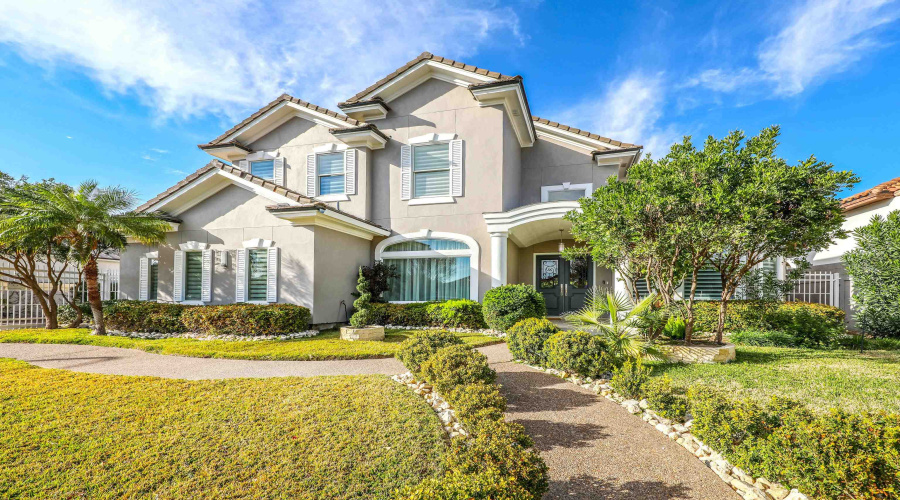 206 Elkington Lp, LAREDO, Texas 78045, 5 Bedrooms Bedrooms, 11 Rooms Rooms,5 BathroomsBathrooms,Residential,For Sale,206 Elkington Lp,20260507