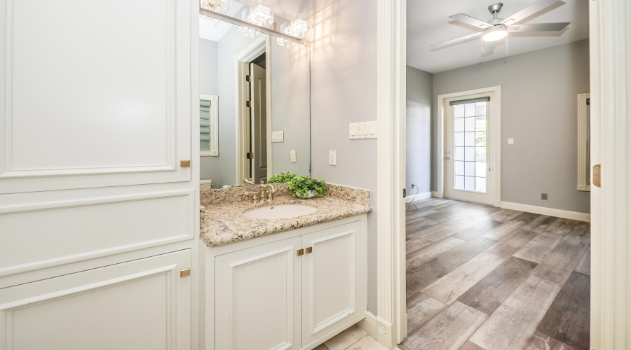 206 Elkington Lp, LAREDO, Texas 78045, 5 Bedrooms Bedrooms, 11 Rooms Rooms,5 BathroomsBathrooms,Residential,For Sale,206 Elkington Lp,20260507