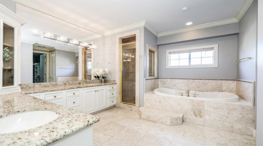 206 Elkington Lp, LAREDO, Texas 78045, 5 Bedrooms Bedrooms, 11 Rooms Rooms,5 BathroomsBathrooms,Residential,For Sale,206 Elkington Lp,20260507