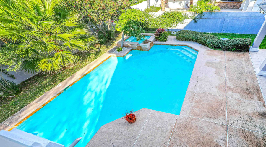 206 Elkington Lp, LAREDO, Texas 78045, 5 Bedrooms Bedrooms, 11 Rooms Rooms,5 BathroomsBathrooms,Residential,For Sale,206 Elkington Lp,20260507