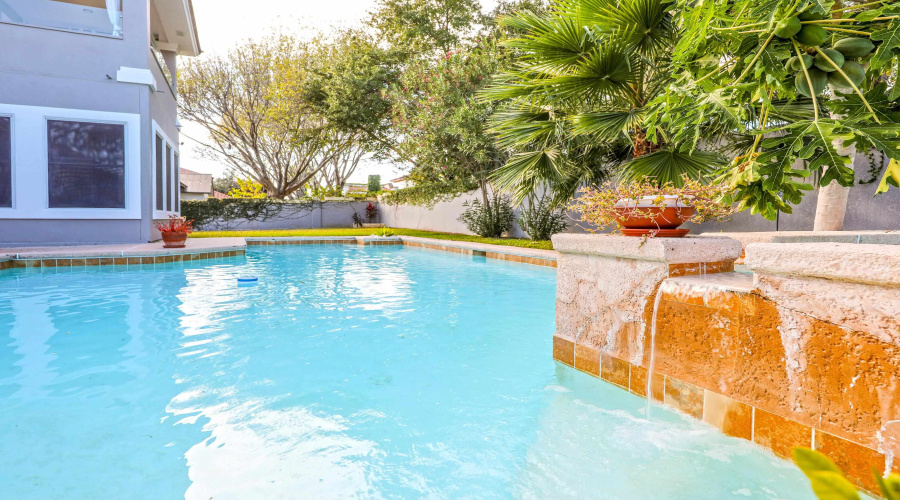 206 Elkington Lp, LAREDO, Texas 78045, 5 Bedrooms Bedrooms, 11 Rooms Rooms,5 BathroomsBathrooms,Residential,For Sale,206 Elkington Lp,20260507