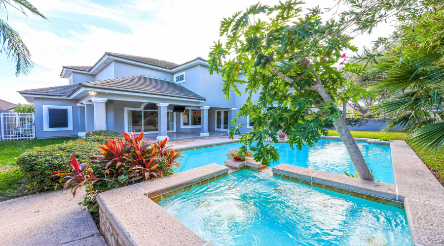 206 Elkington Lp, LAREDO, Texas 78045, 5 Bedrooms Bedrooms, 11 Rooms Rooms,5 BathroomsBathrooms,Residential,For Sale,206 Elkington Lp,20260507