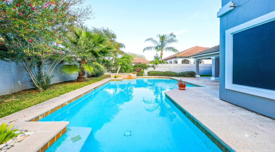 206 Elkington Lp, LAREDO, Texas 78045, 5 Bedrooms Bedrooms, 11 Rooms Rooms,5 BathroomsBathrooms,Residential,For Sale,206 Elkington Lp,20260507