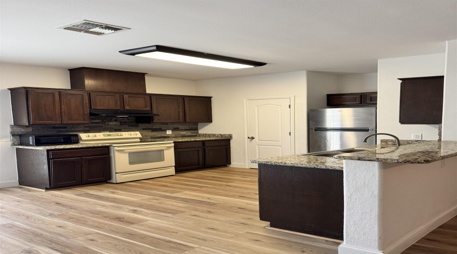 2619 San Isidro Pkwy, Laredo, Texas 78045, 2 Bedrooms Bedrooms, 5 Rooms Rooms,2 BathroomsBathrooms,Residential,For Rent,2619 San Isidro Pkwy,20260512