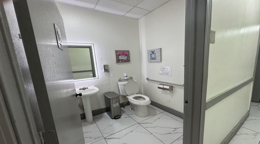 12520 Mines Rd, Laredo, Texas 78045, 1 Room Rooms,2 BathroomsBathrooms,Commercial retail/office,For Sale,12520 Mines Rd,20260511