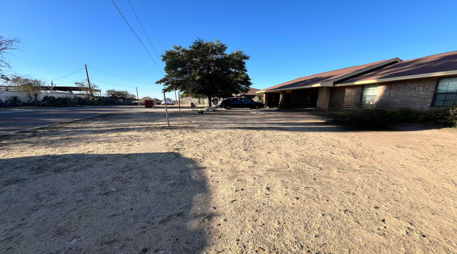 348 Gonzalez St, Zapata, Texas 78076, 3 Bedrooms Bedrooms, 6 Rooms Rooms,1 BathroomBathrooms,Residential,For Sale,348 Gonzalez St,20260517