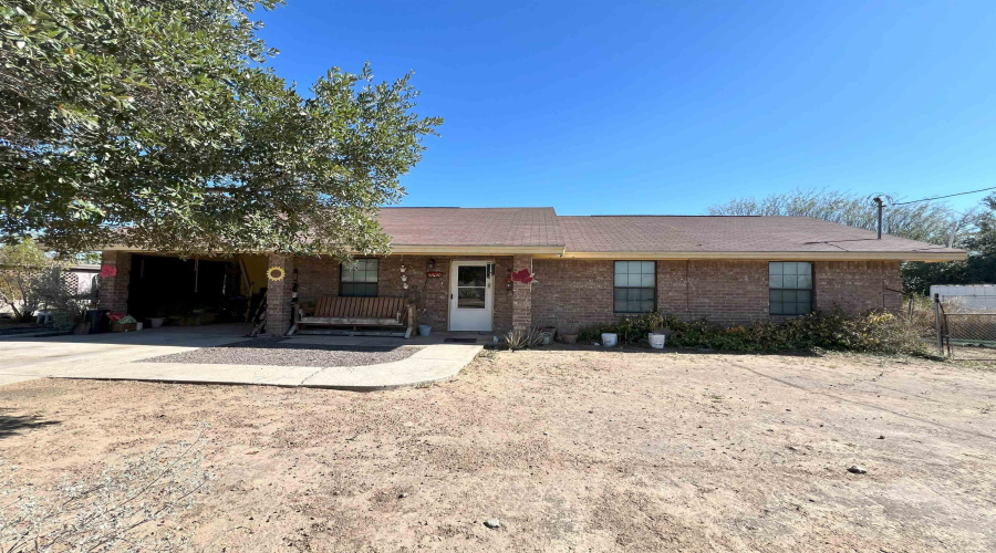 348 Gonzalez St, Zapata, Texas 78076, 3 Bedrooms Bedrooms, 6 Rooms Rooms,1 BathroomBathrooms,Residential,For Sale,348 Gonzalez St,20260517