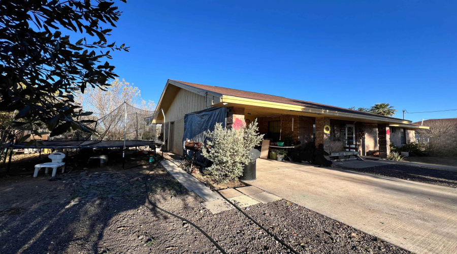 348 Gonzalez St, Zapata, Texas 78076, 3 Bedrooms Bedrooms, 6 Rooms Rooms,1 BathroomBathrooms,Residential,For Sale,348 Gonzalez St,20260517