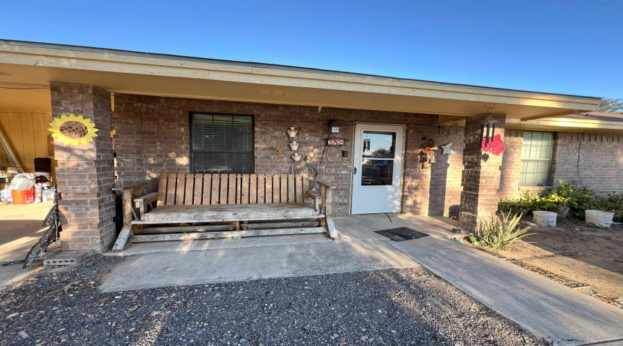 348 Gonzalez St, Zapata, Texas 78076, 3 Bedrooms Bedrooms, 6 Rooms Rooms,1 BathroomBathrooms,Residential,For Sale,348 Gonzalez St,20260517