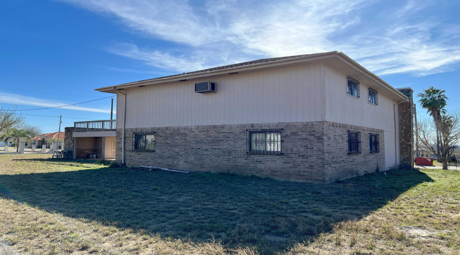 548 Cerrito Dr, Zapata, Texas 78076, 3 Bedrooms Bedrooms, 7 Rooms Rooms,2 BathroomsBathrooms,Residential,For Sale,548 Cerrito Dr,20260518